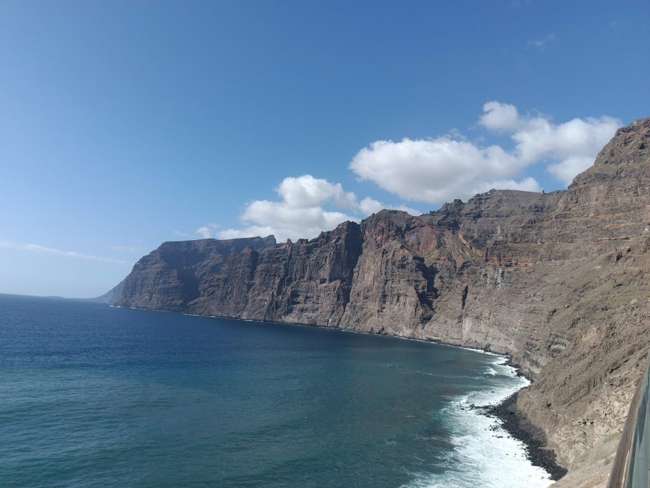 Los Acantilados de Los Gigantes vistos desde el entorno del mirador