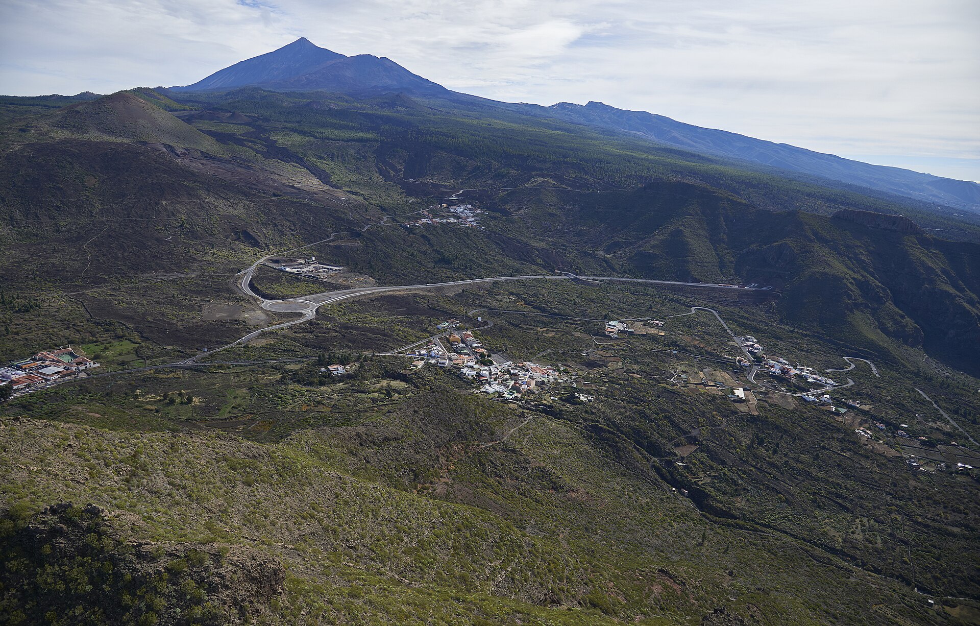 Vista aérea de El Molledo, Las Manchas y El Retamar con el Teide al fondo