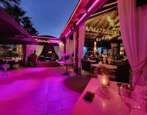 Terrasse de Tipsy Los Gigantes de nuit